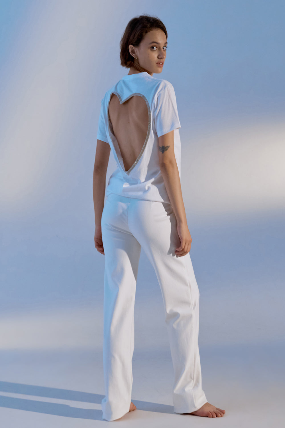 White T-shirt with a heart on the back. - Semenenko-store