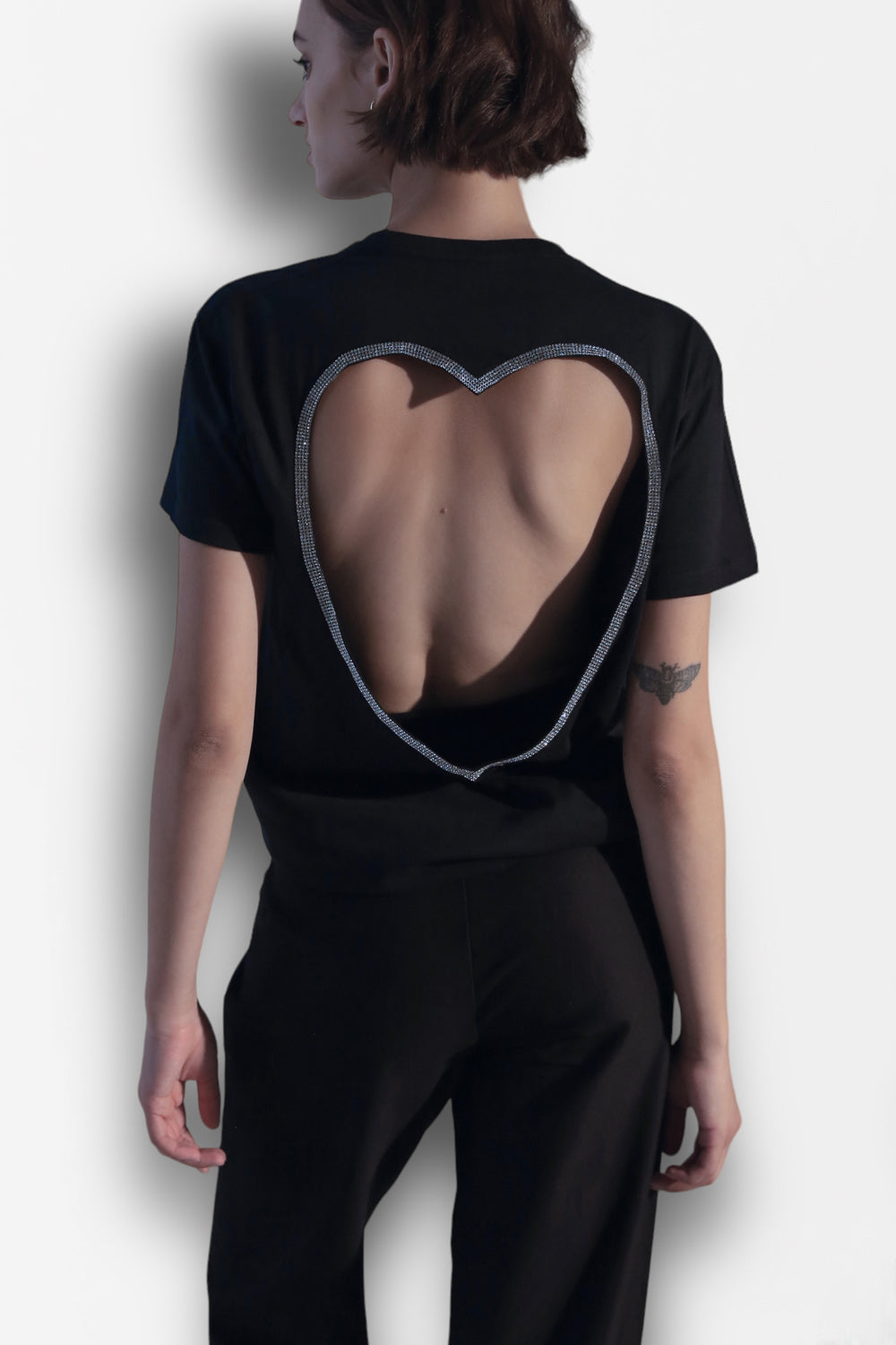 Black t-shirt with a heart on the back - Semenenko-store