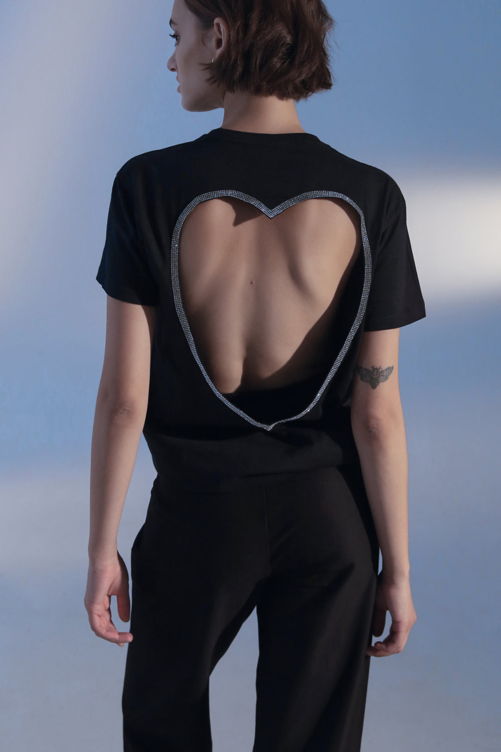 Black t-shirt with a heart on the back - Semenenko-store