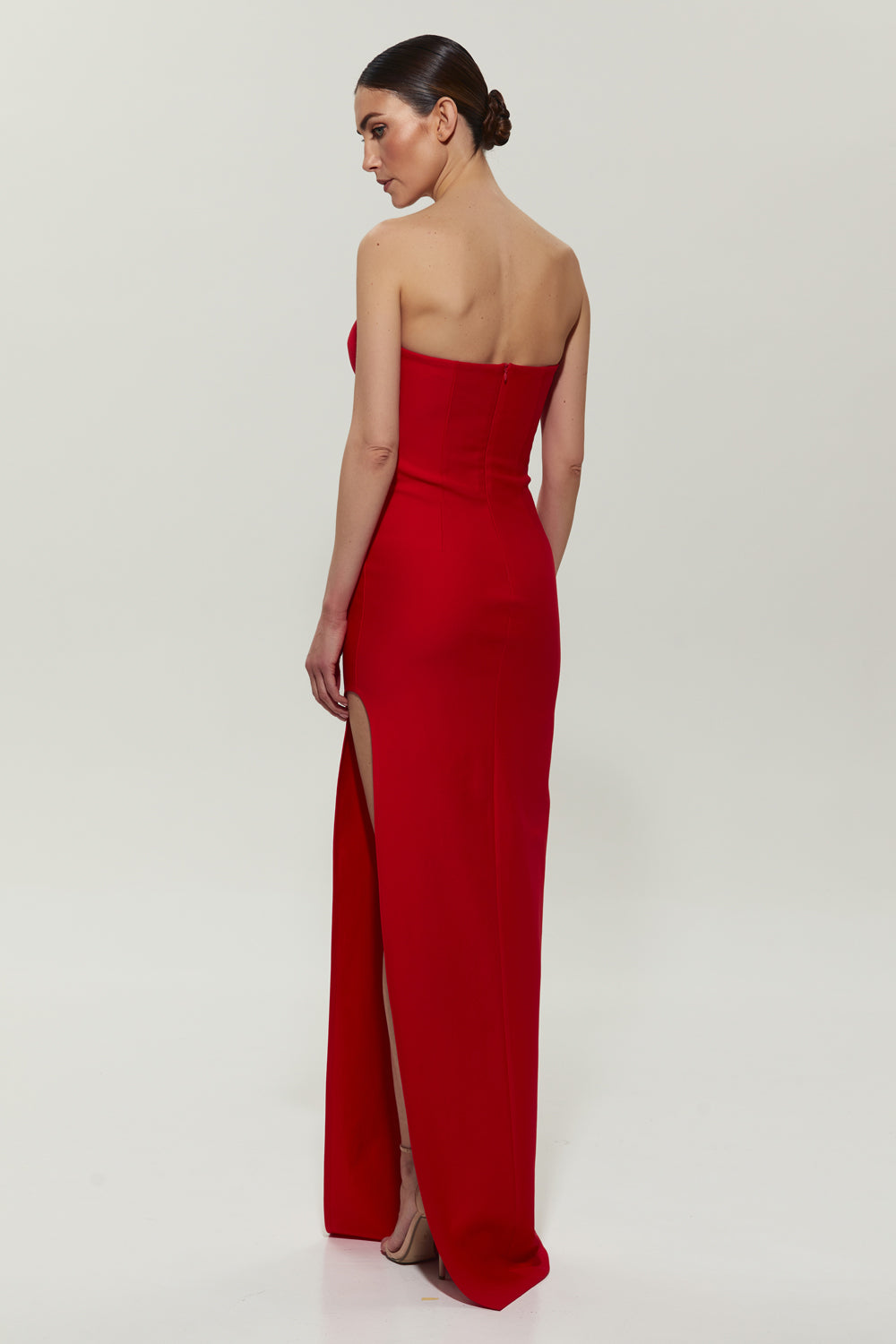 Red jersey floor-length dress with cup.