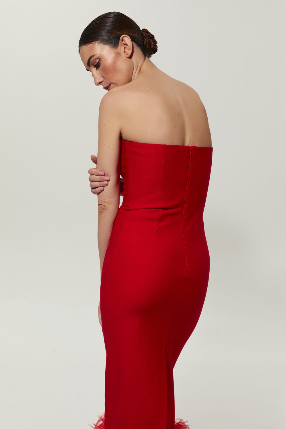 Red jersey midi dress with feathers on the bottom