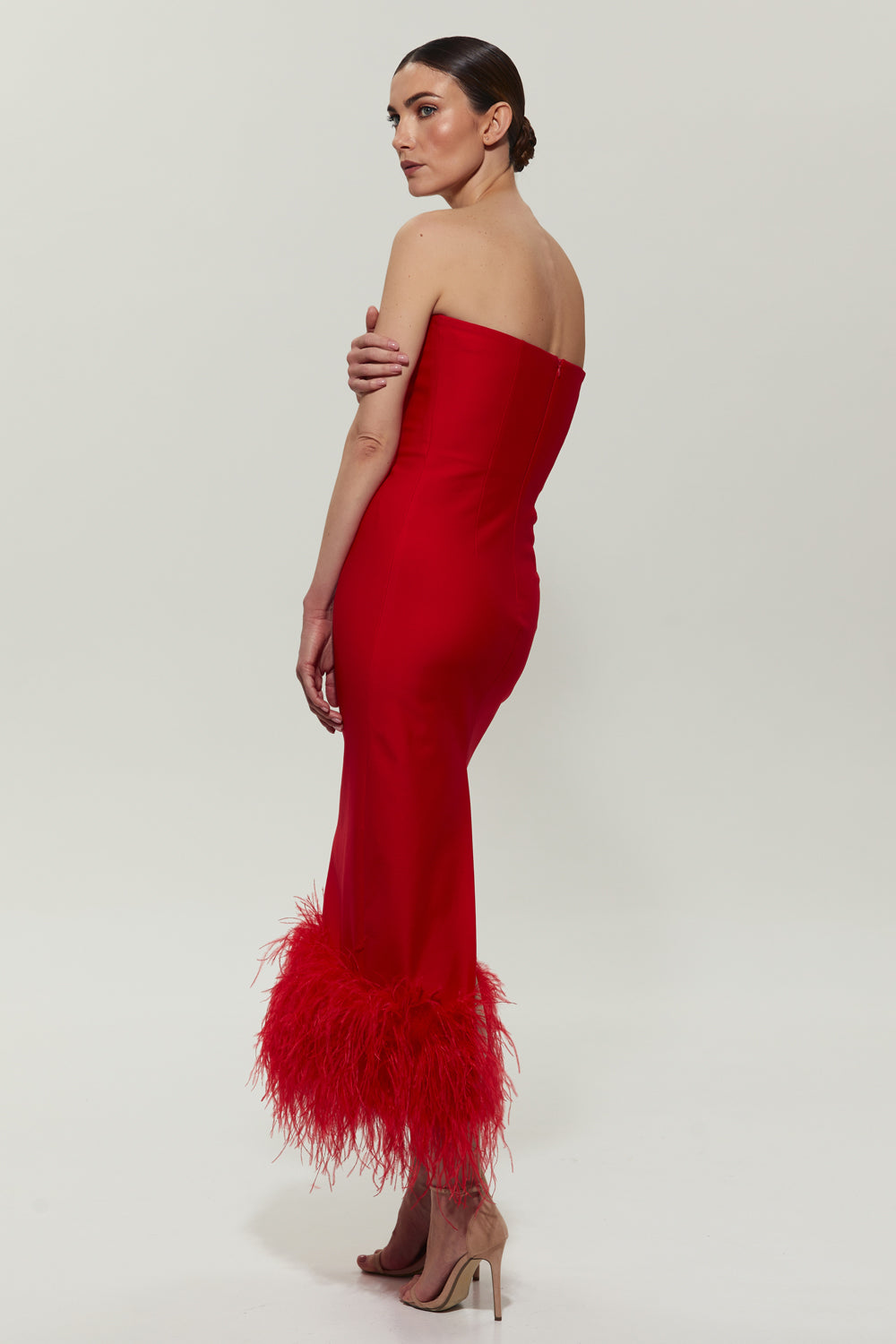 Red jersey midi dress with feathers on the bottom