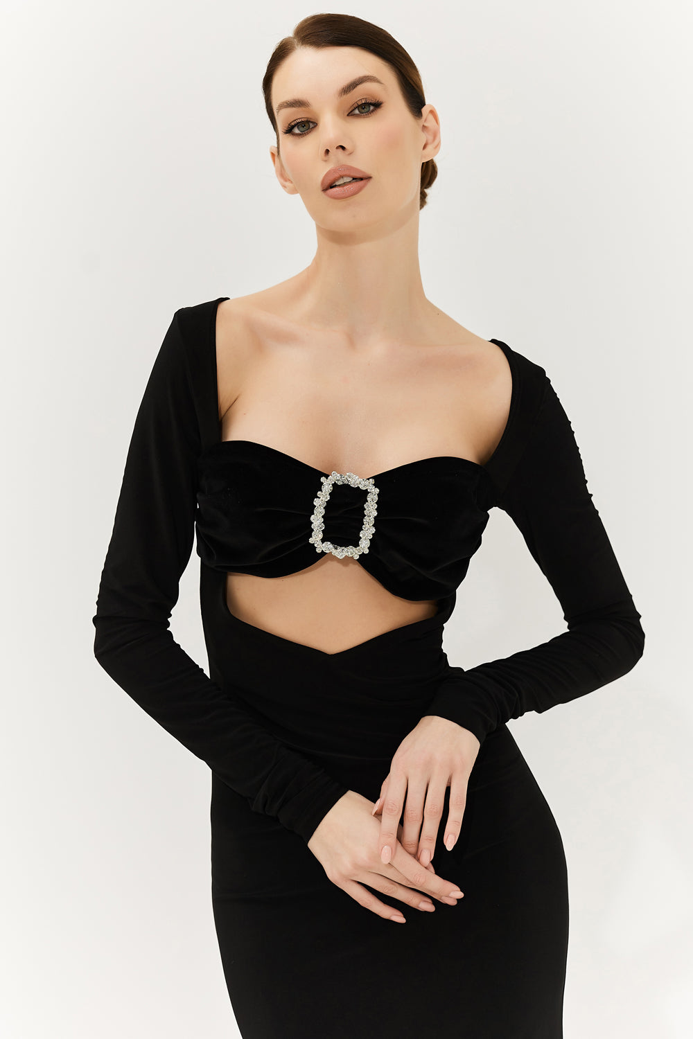 Rochie din jerseu negru cu corset de catifea.